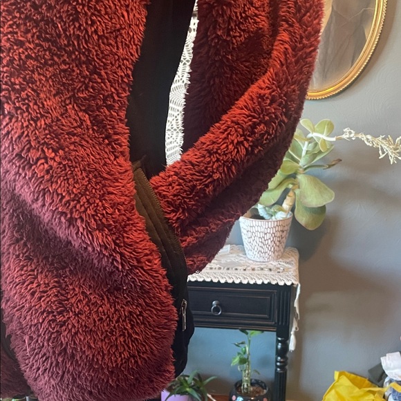 Columbia Women's Deep Red Sherpa Jacket - Picture 4 of 8